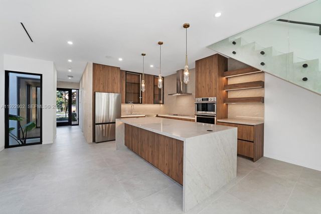 2610 SW 17th St, Miami, FL 33145