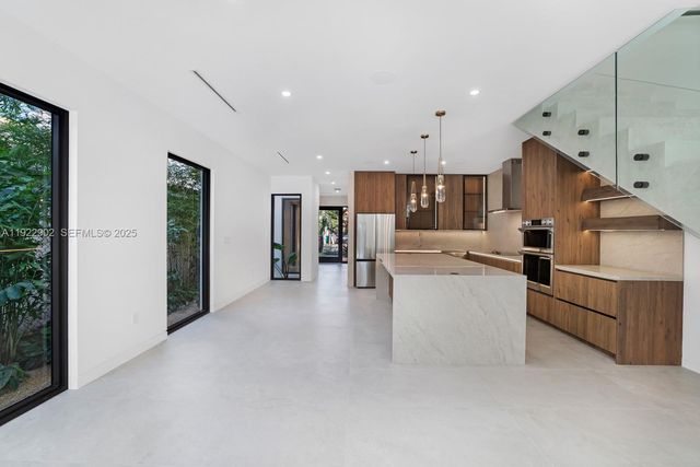 2610 SW 17th St, Miami, FL 33145