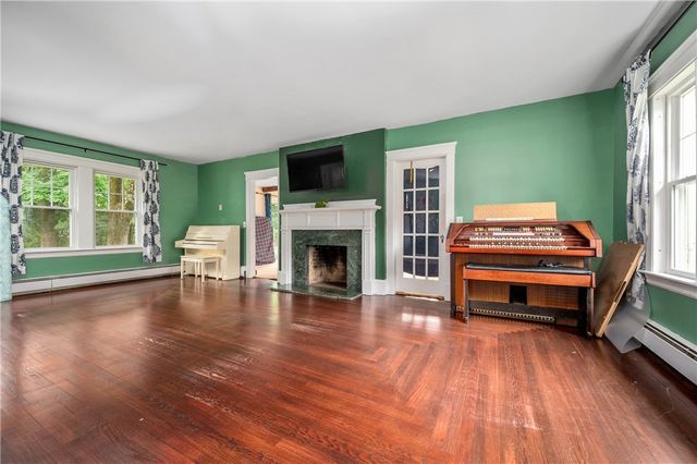60 White Parkway, North Smithfield, RI 02896
