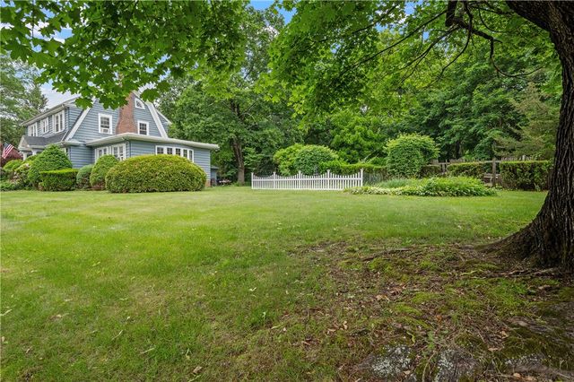 60 White Parkway, North Smithfield, RI 02896