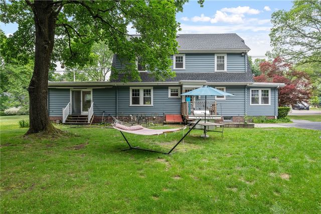 60 White Parkway, North Smithfield, RI 02896
