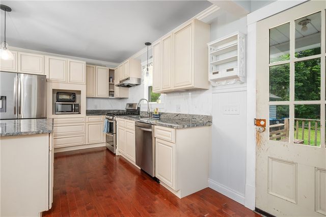 60 White Parkway, North Smithfield, RI 02896