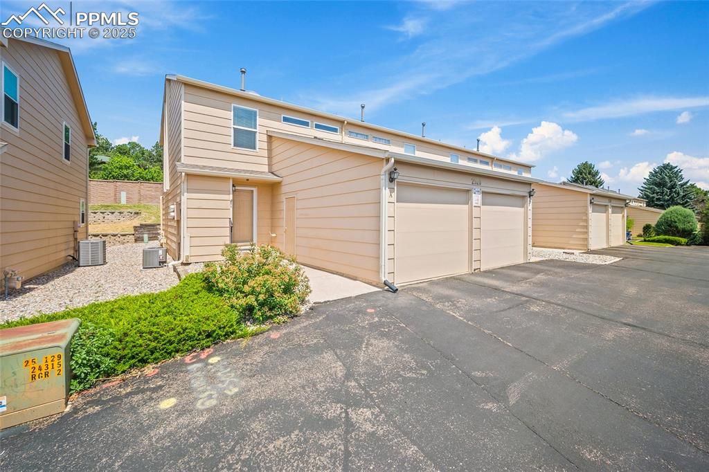 2520 Hamlet Lane A, Colorado Springs, CO 80918