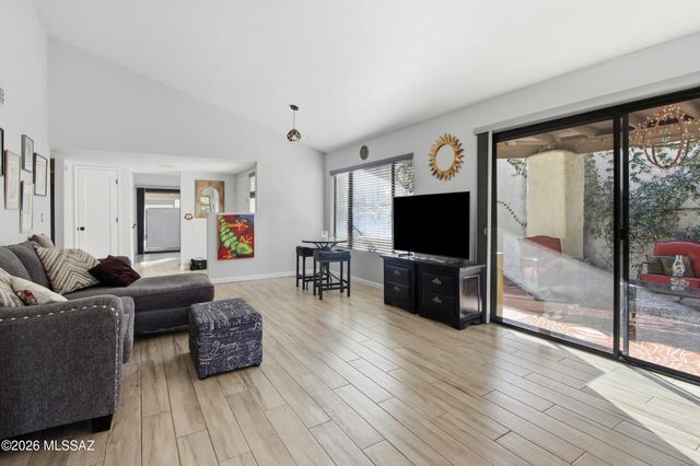 7105 E Chorro Ci Circle E, Tucson, AZ 85715