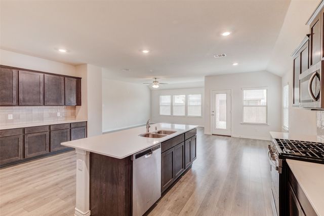 903 Feldspar Way, Princeton, TX 75407