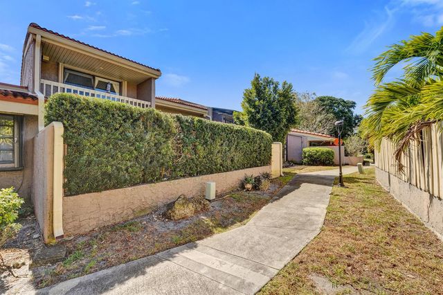 403 Dunwoody Lane 38, Hollywood, FL 33021