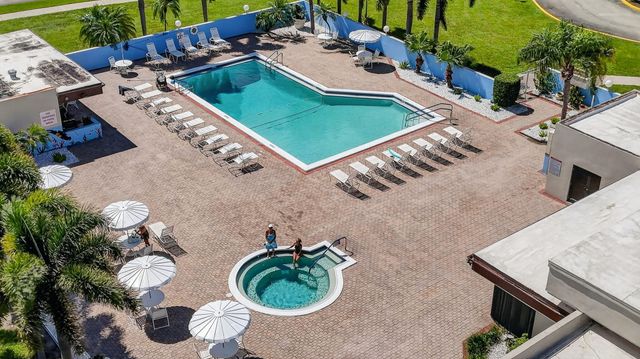 1686 SW 19th Avenue, Deerfield Beach, FL 33442