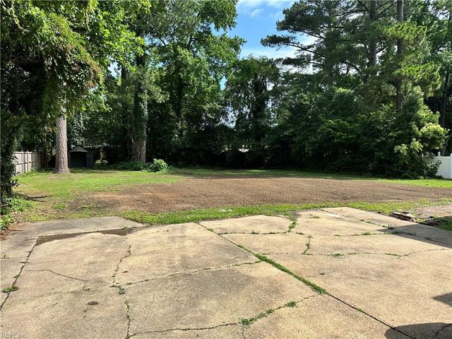 4328 Thoroughgood DR, Virginia Beach, VA 23455
