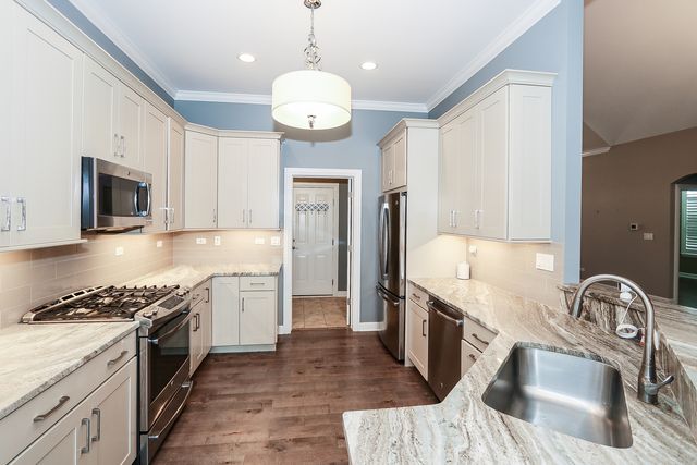 6 Sugar Maple Court, Lake In The Hills, IL 60156