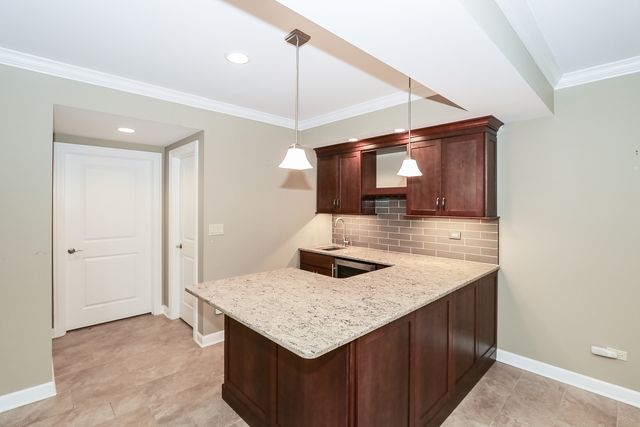 6 Sugar Maple Court, Lake In The Hills, IL 60156