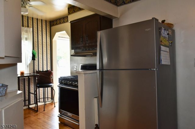 19 Florence Pl, Elmwood Park Boro, NJ 07407
