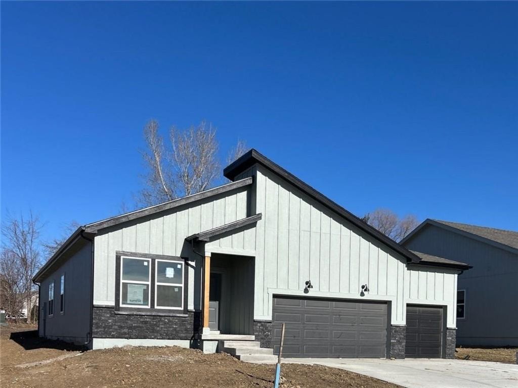 18304 W 166th Street, Olathe, KS 66062