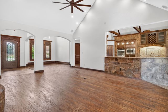 1201 Bluff Springs Drive, Fort Worth, TX 76052
