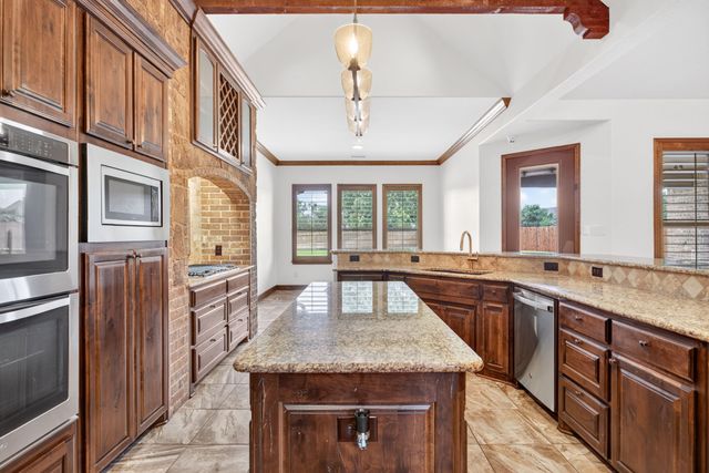 1201 Bluff Springs Drive, Fort Worth, TX 76052