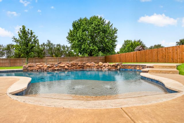 1201 Bluff Springs Drive, Fort Worth, TX 76052