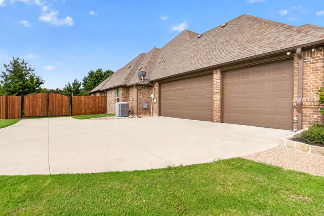 1201 Bluff Springs Drive, Fort Worth, TX 76052