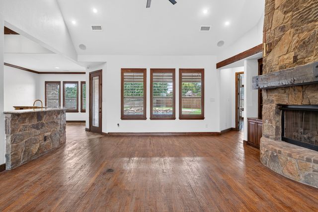 1201 Bluff Springs Drive, Fort Worth, TX 76052