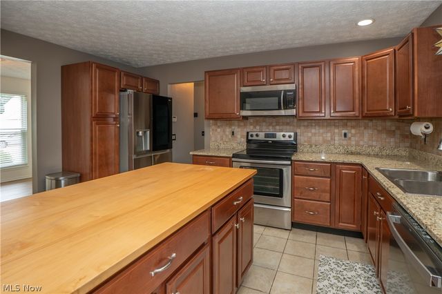 6526 Sugargrove Circle NE, Canton, OH 44721