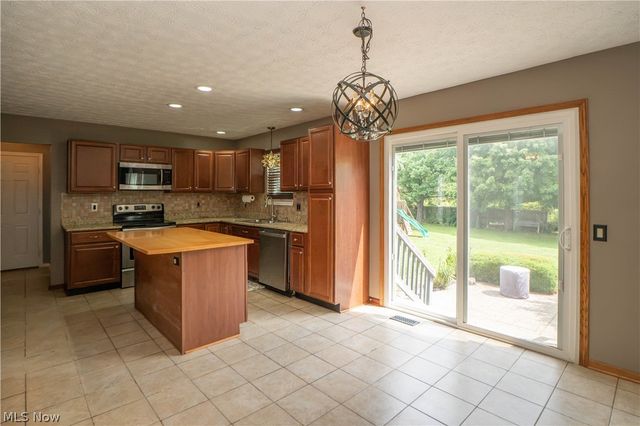 6526 Sugargrove Circle NE, Canton, OH 44721