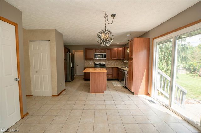 6526 Sugargrove Circle NE, Canton, OH 44721