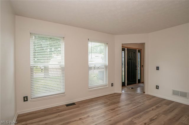 6526 Sugargrove Circle NE, Canton, OH 44721