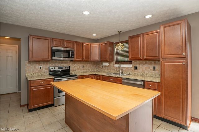 6526 Sugargrove Circle NE, Canton, OH 44721