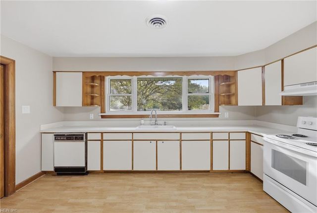 204 E McGinnis CIR, Norfolk, VA 23502