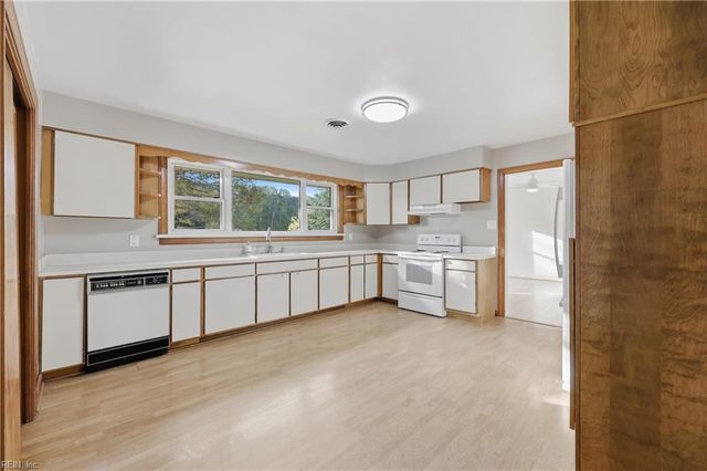 204 E McGinnis CIR, Norfolk, VA 23502