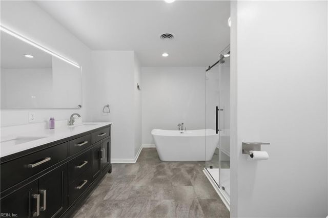 204 E McGinnis CIR, Norfolk, VA 23502