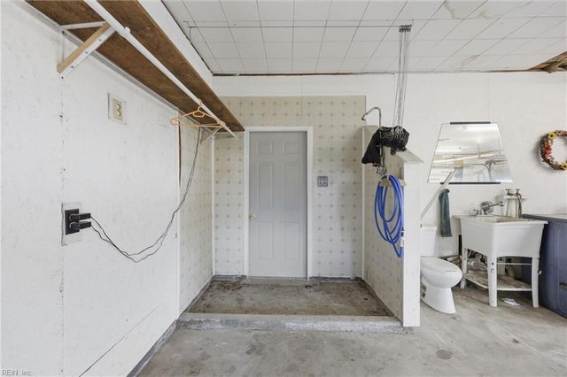 204 E McGinnis CIR, Norfolk, VA 23502