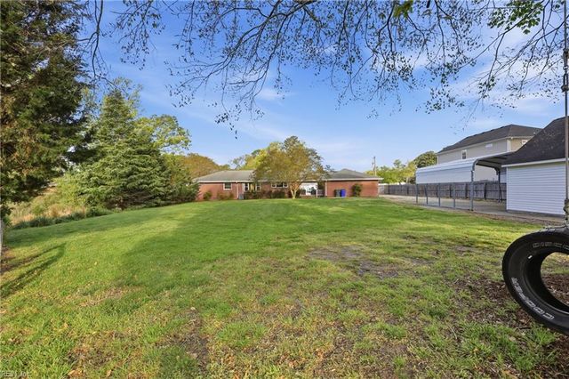 204 E McGinnis CIR, Norfolk, VA 23502