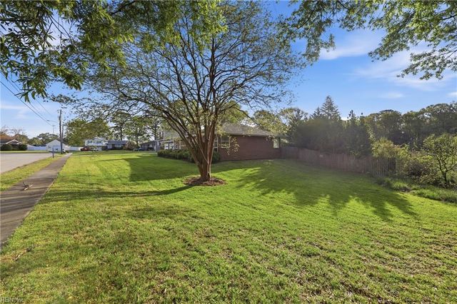 204 E McGinnis CIR, Norfolk, VA 23502