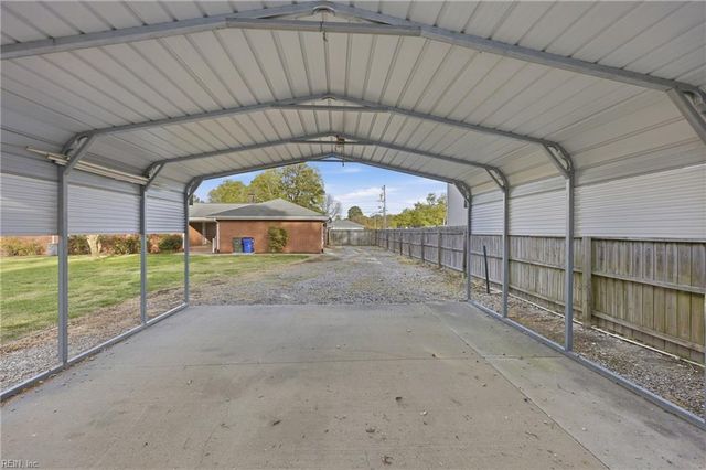 204 E McGinnis CIR, Norfolk, VA 23502