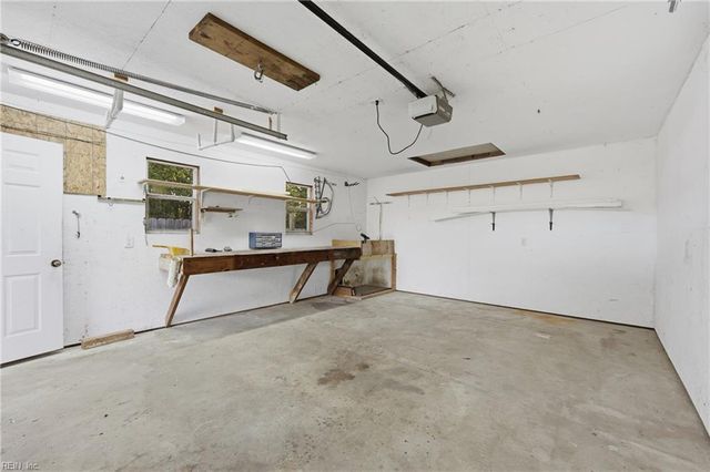 204 E McGinnis CIR, Norfolk, VA 23502