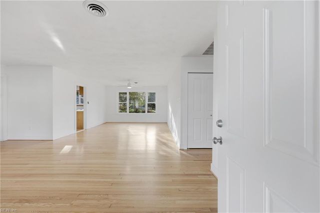 204 E McGinnis CIR, Norfolk, VA 23502