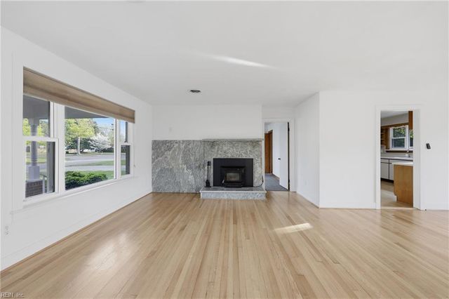 204 E McGinnis CIR, Norfolk, VA 23502