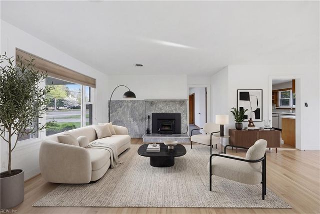 204 E McGinnis CIR, Norfolk, VA 23502