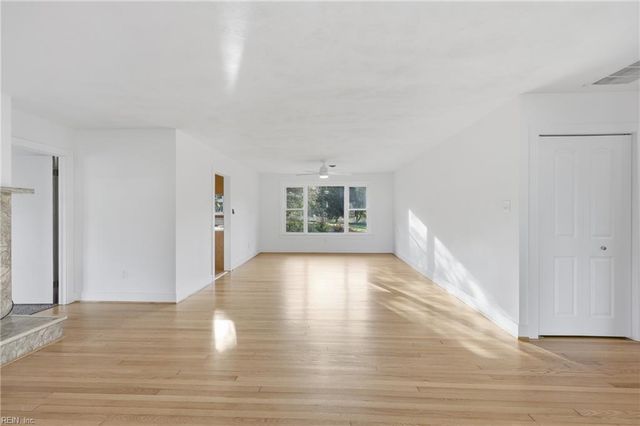 204 E McGinnis CIR, Norfolk, VA 23502