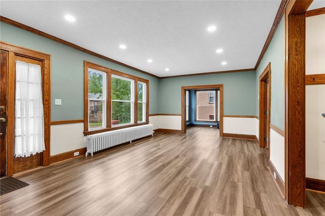 895 Alcoma St, Sharon, PA 16146