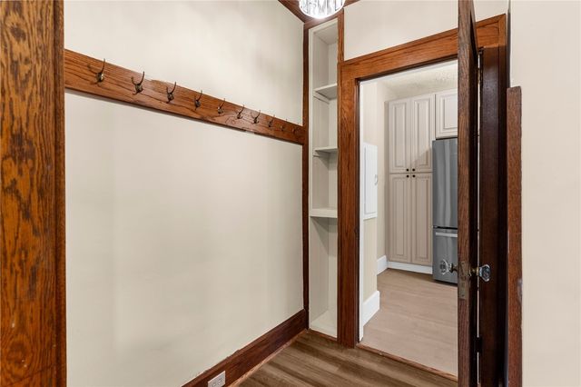 895 Alcoma St, Sharon, PA 16146