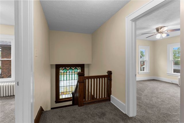 895 Alcoma St, Sharon, PA 16146