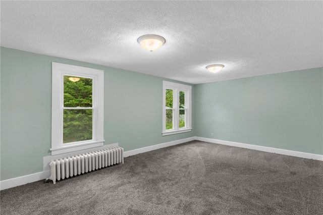 895 Alcoma St, Sharon, PA 16146