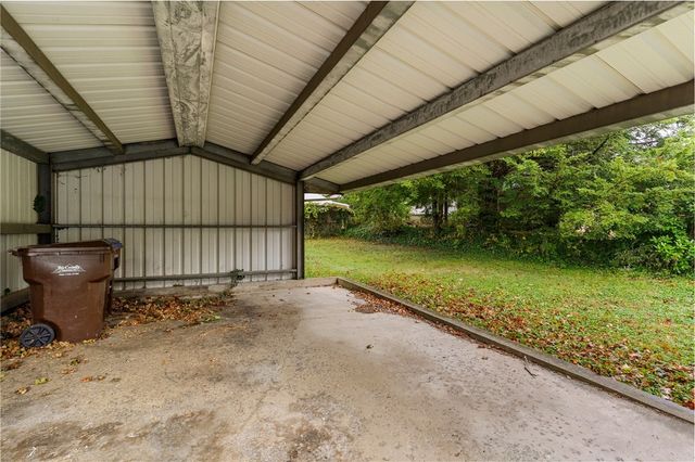 895 Alcoma St, Sharon, PA 16146