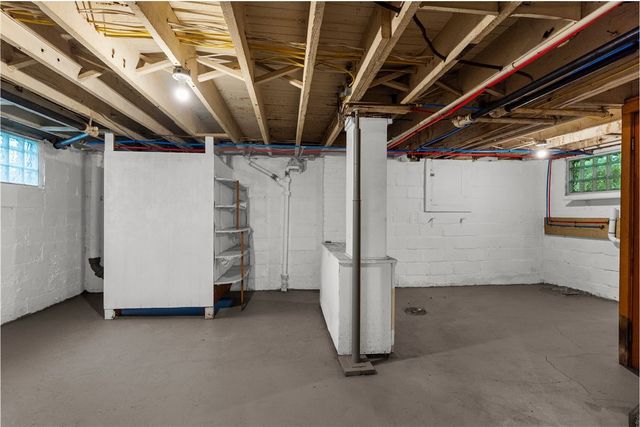 895 Alcoma St, Sharon, PA 16146