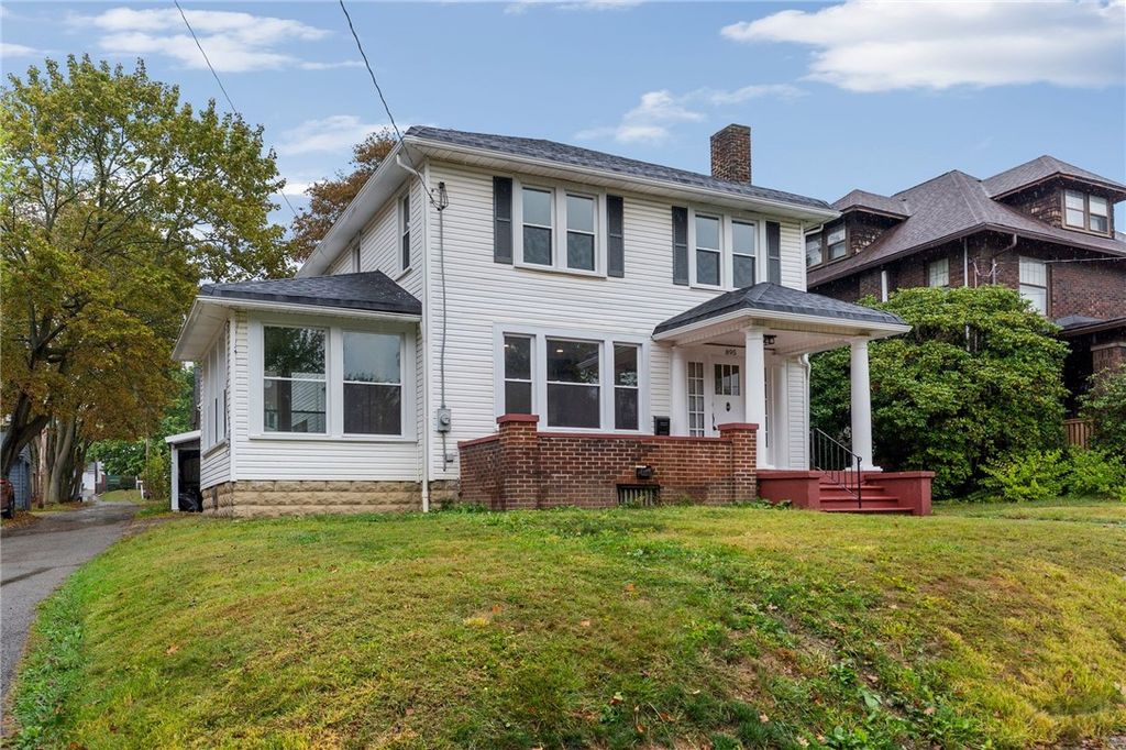 895 Alcoma St, Sharon, PA 16146