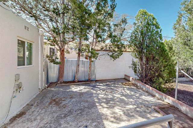 211 Amherst Drive SE, Albuquerque, NM 87106