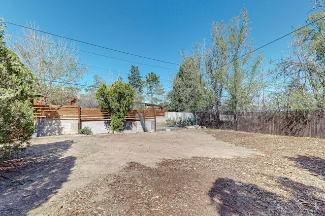 211 Amherst Drive SE, Albuquerque, NM 87106
