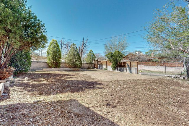 211 Amherst Drive SE, Albuquerque, NM 87106