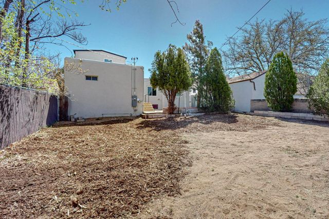 211 Amherst Drive SE, Albuquerque, NM 87106