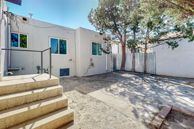 211 Amherst Drive SE, Albuquerque, NM 87106
